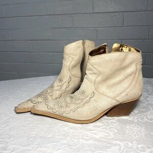 European 2.5in Heel Pointed Ankle Boots Western Style Bought in Germany 38 7-7.5